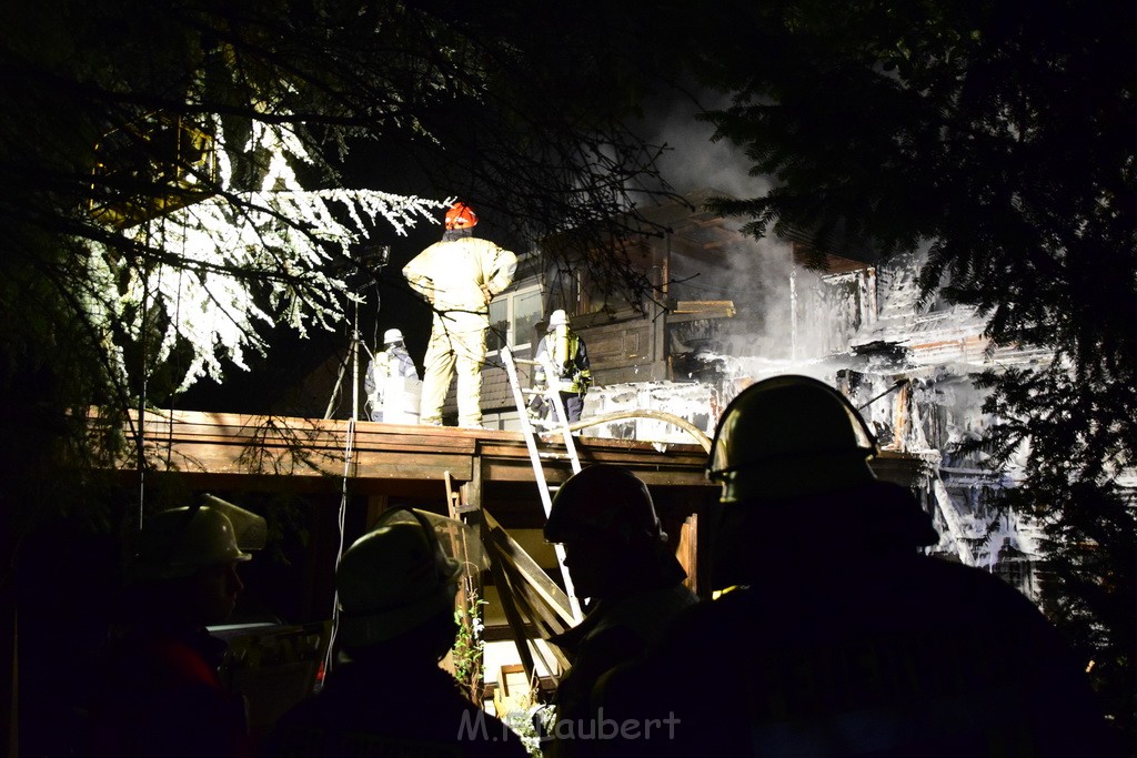 Grossfeuer Einfamilienhaus Siegburg Muehlengrabenstr P0414.JPG - Miklos Laubert